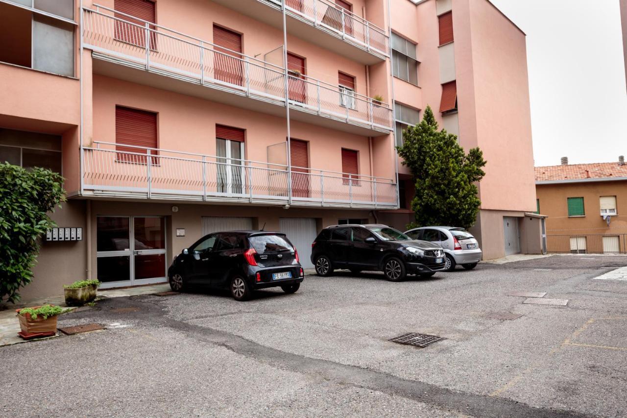 Santa Chiara Apartment By Myhomeincomo Exterior foto